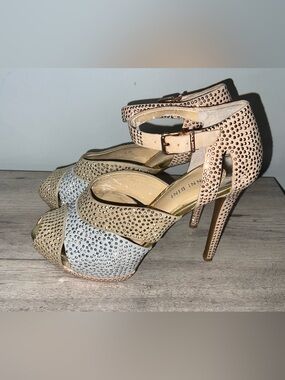 Gianni Bini Peep Toe Platform Heel Stud Design Ankle Buckle Strap Shoes 8.5M